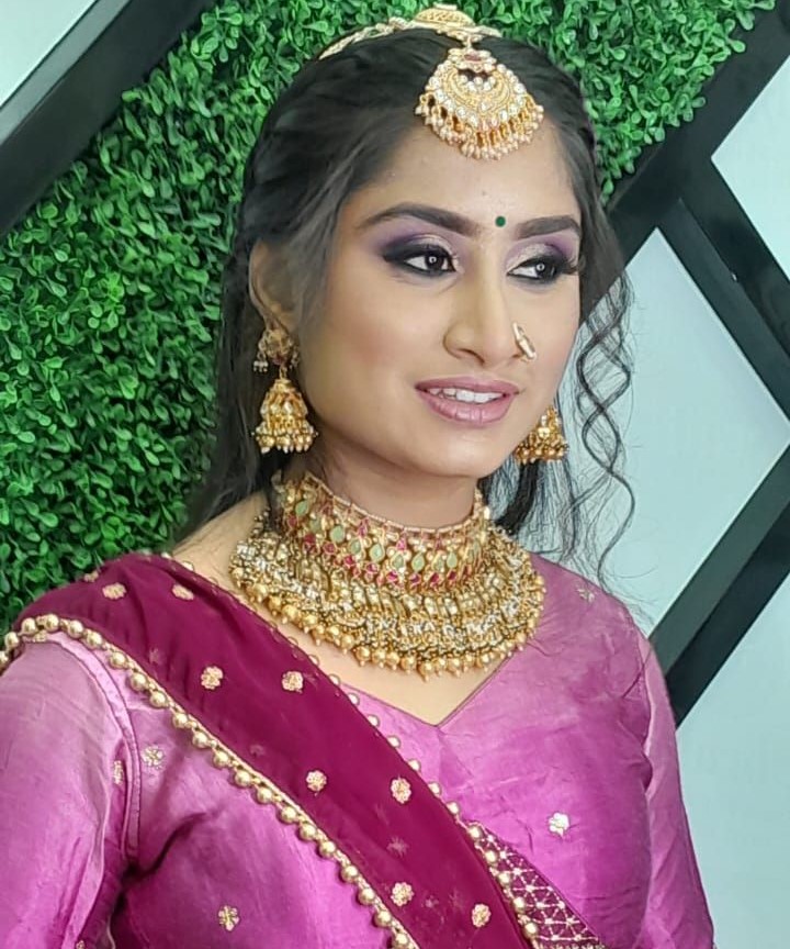 Discover the Art of Beauty with Rukshar Malek – Your Makeup and Mehndi Artist in Gujarat