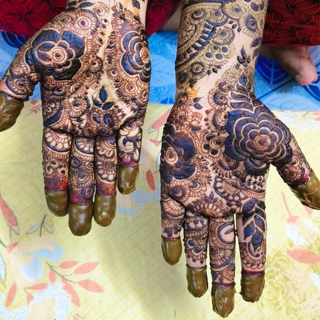 Aisha Mehndi Artist – The Best Mehndi Artist in Kolkata for Stunning Designs